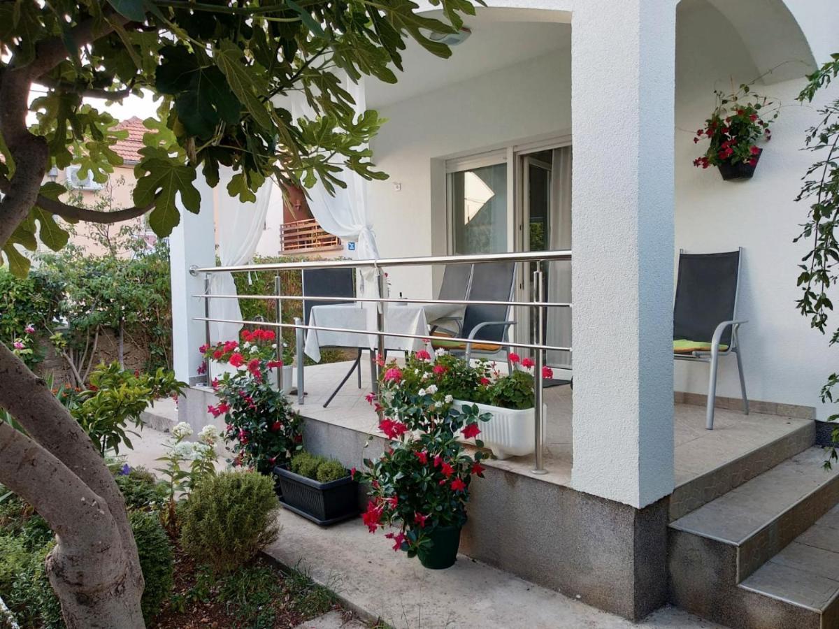 Radenka Zafron Apartment Vodice Esterno foto